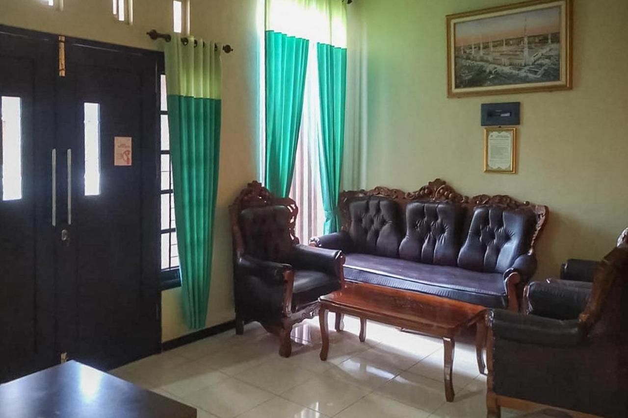 Baitussafar Ummi 1 Syariah Hotell Malang Eksteriør bilde
